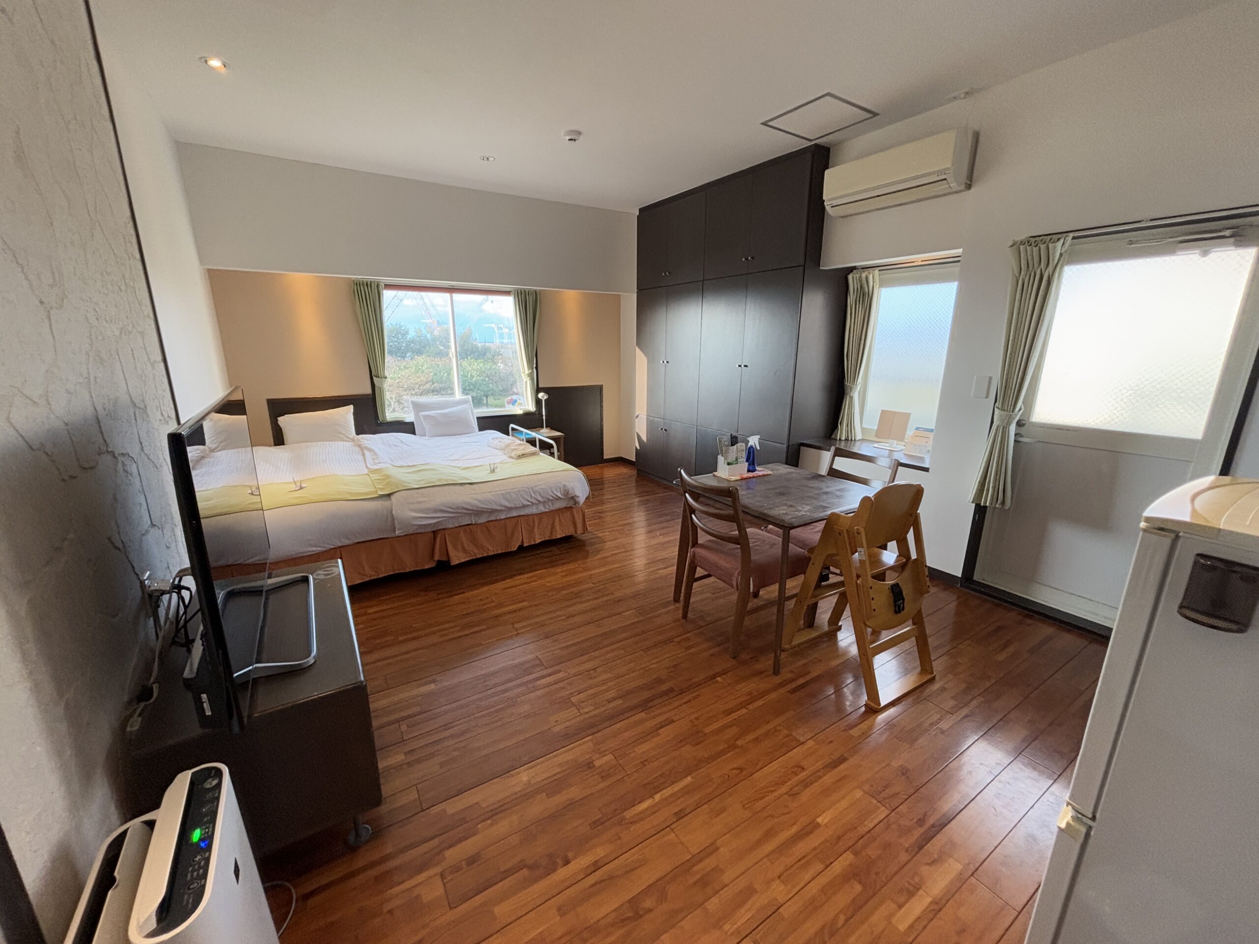 全館から見た部屋の様子の写真。