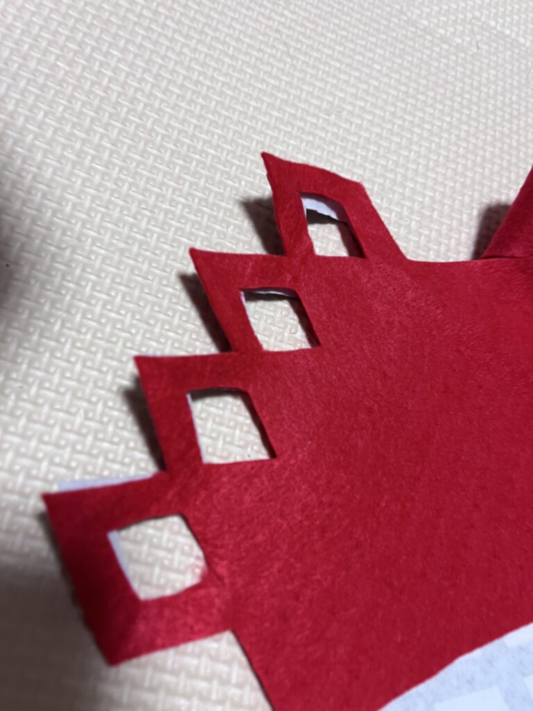 あみあみのパーツをくり抜いた写真。
