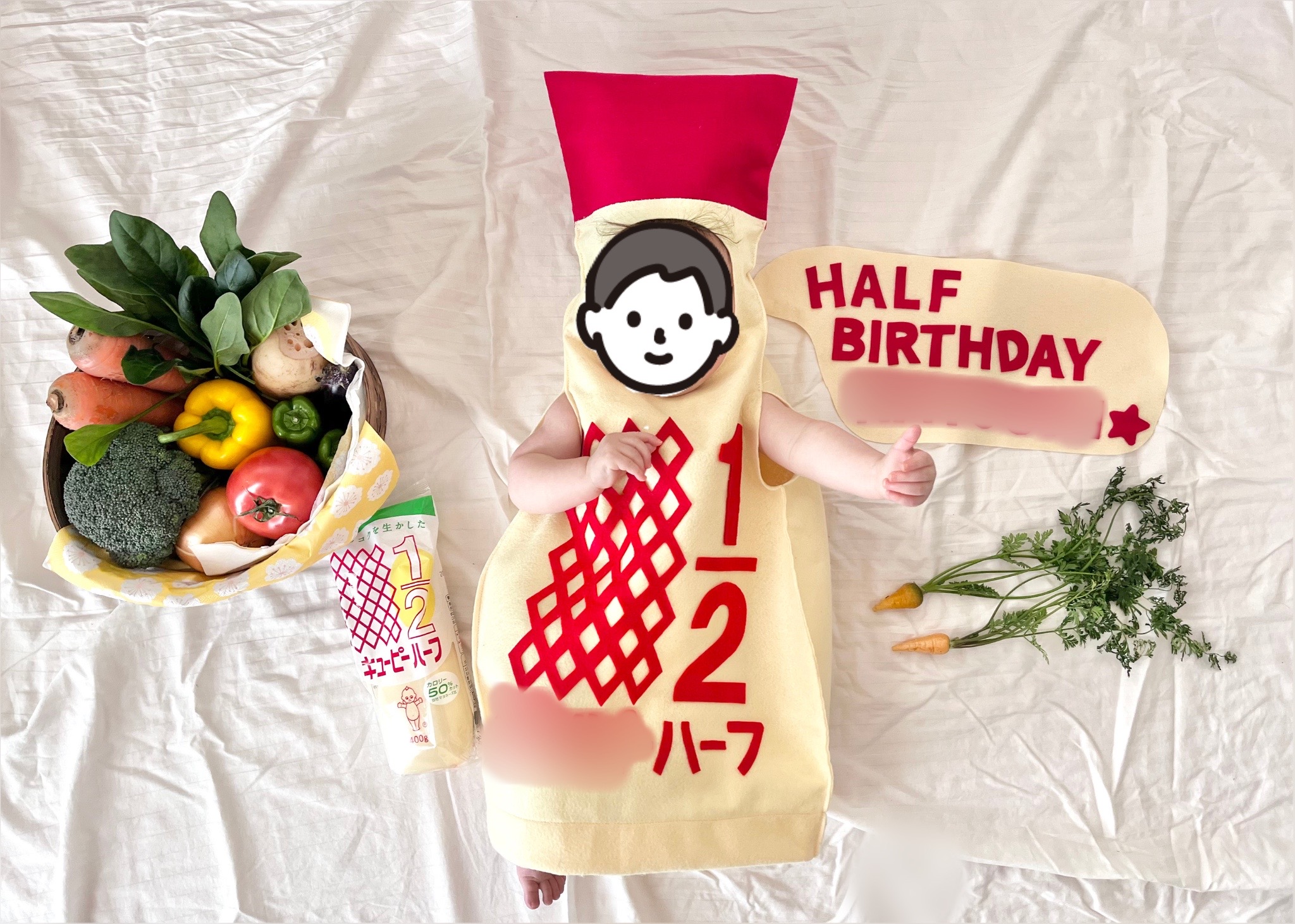 野菜を置いて、キューピーハーフの衣装を着た息子の写真